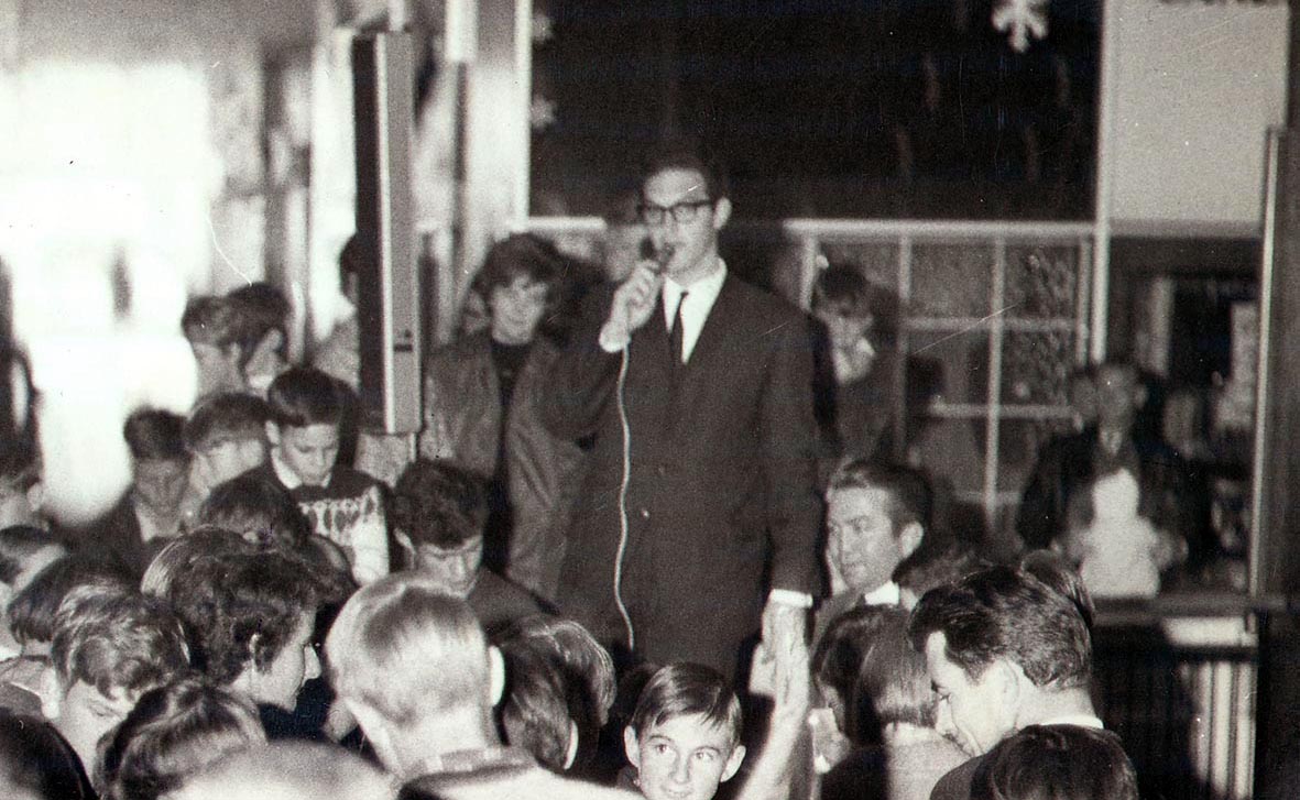 Peter Leonard addresses a crowd of radio station 2CA Listernrs, 1960s